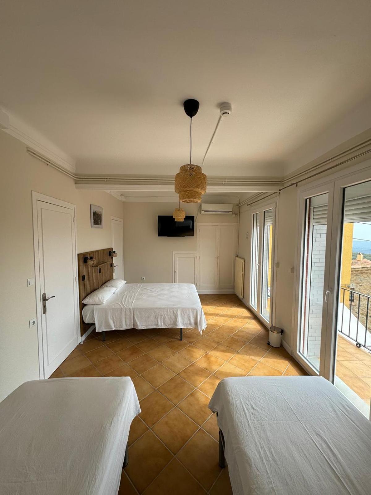Hostal Restaurant Casa Comaulis La Vajol Экстерьер фото